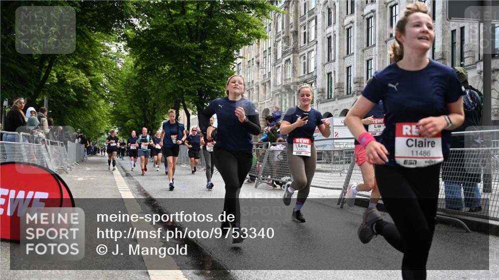 14.06.2026 - REWE Women's Run J. Mangold http://msf.ph/oto/9753340 14.06.2026 10:10:17 Ziel 10238, 10425, 10439, 10464, 10557, 10878, 10903, 11022, 11178, 11271, 11339, 11345, 11435, 11486, 11527 meine-sportfotos.de