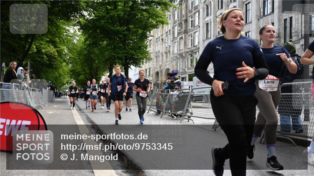 14.06.2026 - REWE Women's Run J. Mangold http://msf.ph/oto/9753345 14.06.2026 10:10:17 Ziel 10238, 10425, 10439, 10464, 10557, 10878, 10903, 11022, 11178, 11271, 11339, 11345, 11435, 11486, 11527 meine-sportfotos.de