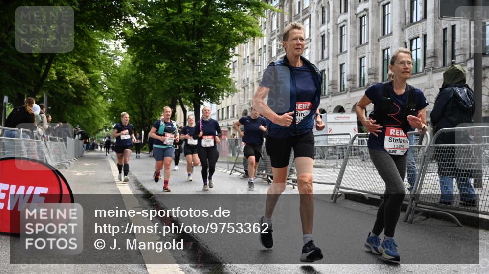 14.06.2026 - REWE Women's Run J. Mangold http://msf.ph/oto/9753362 14.06.2026 10:10:20 Ziel 10238, 10425, 10439, 10464, 10557, 10575, 10878, 10903, 11022, 11271, 11345, 11435, 11486, 11527 meine-sportfotos.de