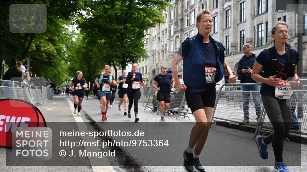 14.06.2026 - REWE Women's Run J. Mangold http://msf.ph/oto/9753364 14.06.2026 10:10:20 Ziel 10238, 10425, 10439, 10464, 10557, 10575, 10878, 10903, 11022, 11271, 11345, 11435, 11486, 11527 meine-sportfotos.de