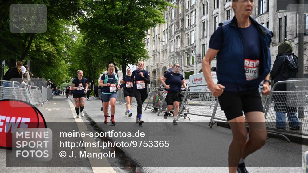 14.06.2026 - REWE Women's Run J. Mangold http://msf.ph/oto/9753365 14.06.2026 10:10:20 Ziel 10238, 10425, 10439, 10464, 10557, 10575, 10878, 10903, 11022, 11271, 11345, 11435, 11486, 11527 meine-sportfotos.de