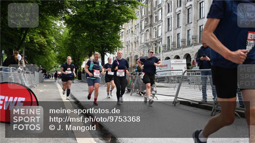 14.06.2026 - REWE Women's Run J. Mangold http://msf.ph/oto/9753368 14.06.2026 10:10:20 Ziel 10238, 10425, 10439, 10464, 10557, 10575, 10878, 10903, 11022, 11271, 11345, 11435, 11486, 11527 meine-sportfotos.de