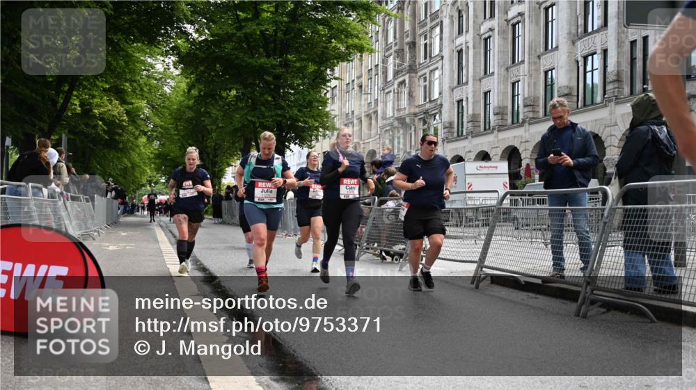 14.06.2026 - REWE Women's Run J. Mangold http://msf.ph/oto/9753371 14.06.2026 10:10:21 Ziel 10238, 10425, 10439, 10464, 10557, 10575, 10878, 11022, 11271, 11345, 11435, 11527 meine-sportfotos.de