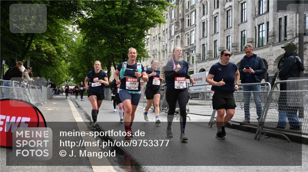 14.06.2026 - REWE Women's Run J. Mangold http://msf.ph/oto/9753377 14.06.2026 10:10:21 Ziel 10238, 10425, 10439, 10464, 10557, 10575, 10878, 11022, 11271, 11345, 11435, 11527 meine-sportfotos.de