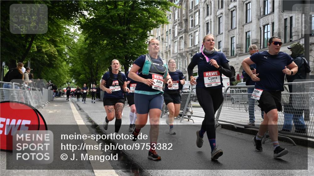 14.06.2026 - REWE Women's Run J. Mangold http://msf.ph/oto/9753382 14.06.2026 10:10:22 Ziel 10238, 10425, 10439, 10464, 10557, 10575, 11271, 11435, 11527 meine-sportfotos.de