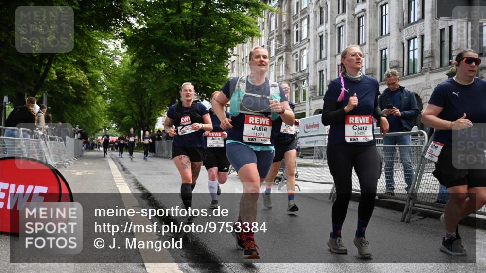 14.06.2026 - REWE Women's Run J. Mangold http://msf.ph/oto/9753384 14.06.2026 10:10:22 Ziel 10238, 10425, 10439, 10464, 10557, 10575, 11271, 11435, 11527 meine-sportfotos.de