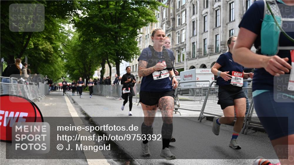 14.06.2026 - REWE Women's Run J. Mangold http://msf.ph/oto/9753392 14.06.2026 10:10:23 Ziel 10238, 10425, 10439, 10464, 10557, 10575, 11271, 11435, 11527 meine-sportfotos.de