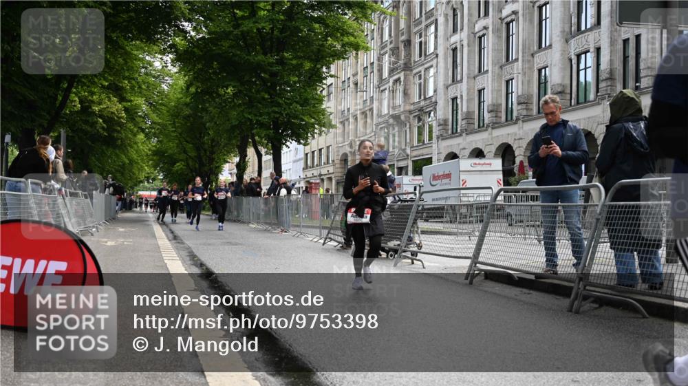 14.06.2026 - REWE Women's Run J. Mangold http://msf.ph/oto/9753398 14.06.2026 10:10:24 Ziel 10238, 10425, 10439, 10464, 10557, 10575, 11271, 11435, 11527 meine-sportfotos.de