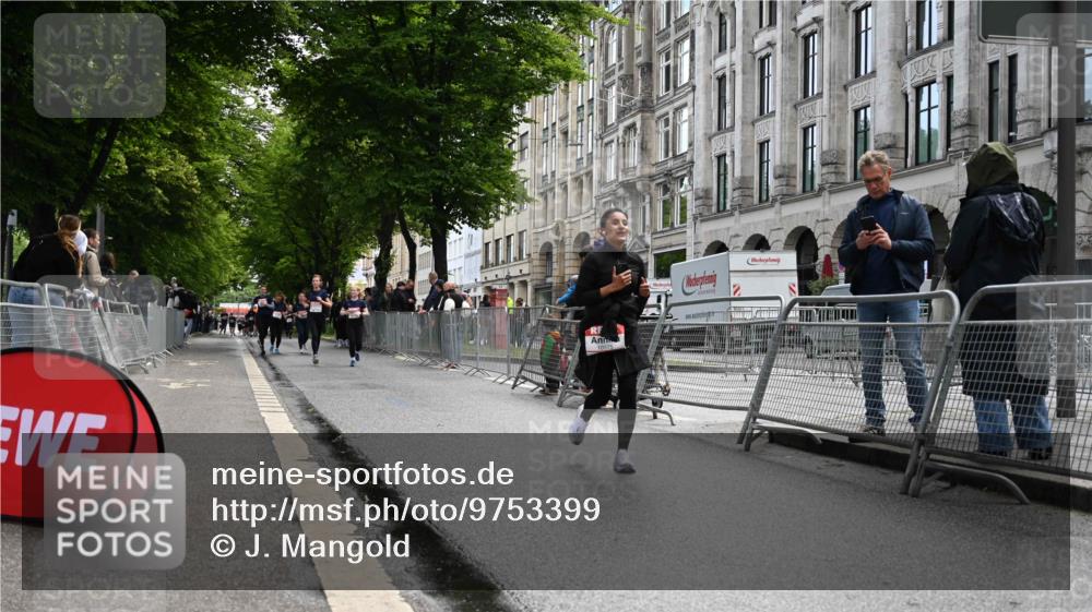 14.06.2026 - REWE Women's Run J. Mangold http://msf.ph/oto/9753399 14.06.2026 10:10:24 Ziel 10238, 10425, 10439, 10464, 10557, 10575, 11271, 11435, 11527 meine-sportfotos.de