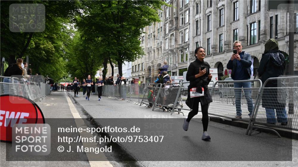 14.06.2026 - REWE Women's Run J. Mangold http://msf.ph/oto/9753407 14.06.2026 10:10:25 Ziel 10238, 10439, 10460, 10557, 10575, 10591, 11271, 11435, 11527 meine-sportfotos.de