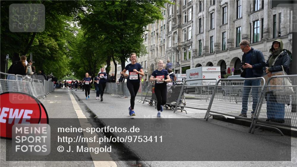 14.06.2026 - REWE Women's Run J. Mangold http://msf.ph/oto/9753411 14.06.2026 10:10:30 Ziel 10426, 10460, 10575, 10591 meine-sportfotos.de
