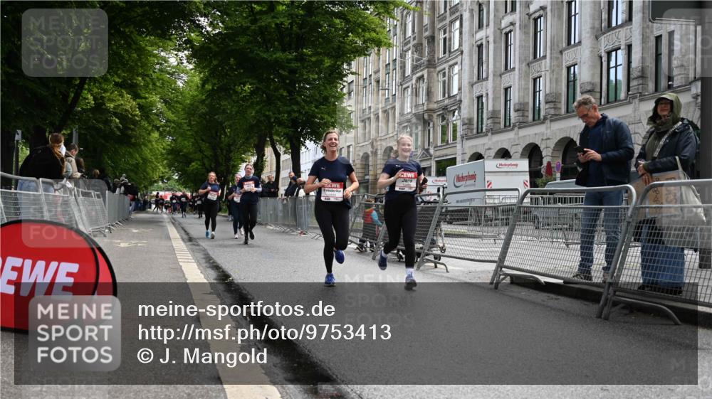 14.06.2026 - REWE Women's Run J. Mangold http://msf.ph/oto/9753413 14.06.2026 10:10:30 Ziel 10426, 10460, 10575, 10591 meine-sportfotos.de