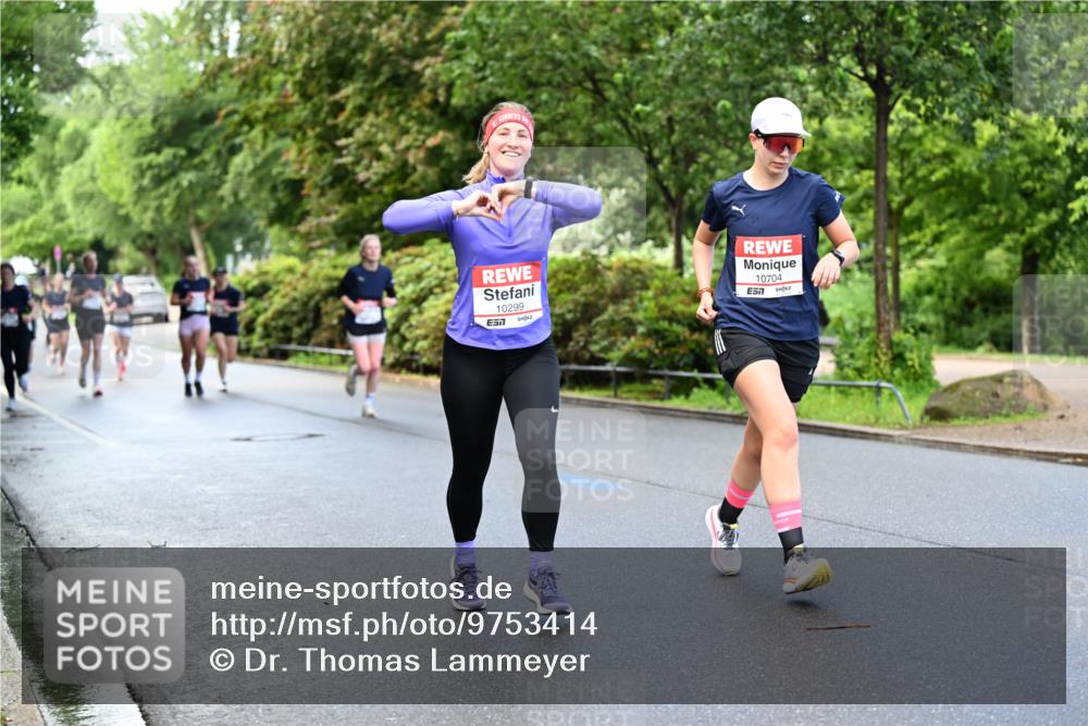 14.06.2026 - REWE Women's Run Dr. Thomas Lammeyer http://msf.ph/oto/9753414 14.06.2026 09:16:31 Laufen 10299, 57, 10704, 7 meine-sportfotos.de