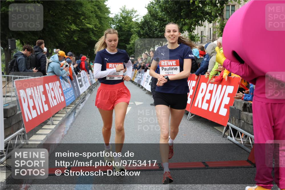 14.06.2026 - REWE Women's Run Strokosch-Dieckow http://msf.ph/oto/9753417 14.06.2026 09:48:51 Ziel 10215, 10266, 10407, 10642, 10929, 11141 meine-sportfotos.de