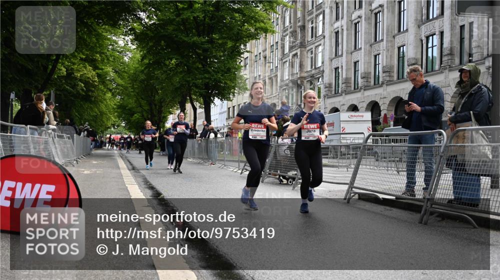 14.06.2026 - REWE Women's Run J. Mangold http://msf.ph/oto/9753419 14.06.2026 10:10:30 Ziel 10426, 10460, 10575, 10591 meine-sportfotos.de