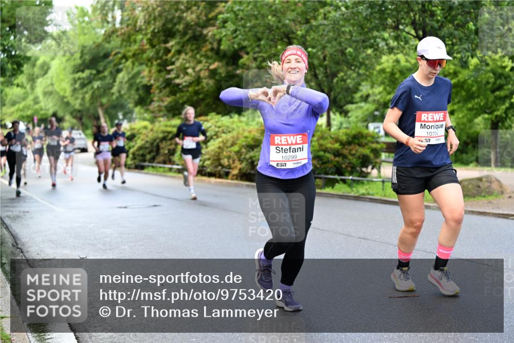 14.06.2026 - REWE Women's Run Dr. Thomas Lammeyer http://msf.ph/oto/9753420 14.06.2026 09:16:31 Laufen 10299, 7, 10704, 317 meine-sportfotos.de