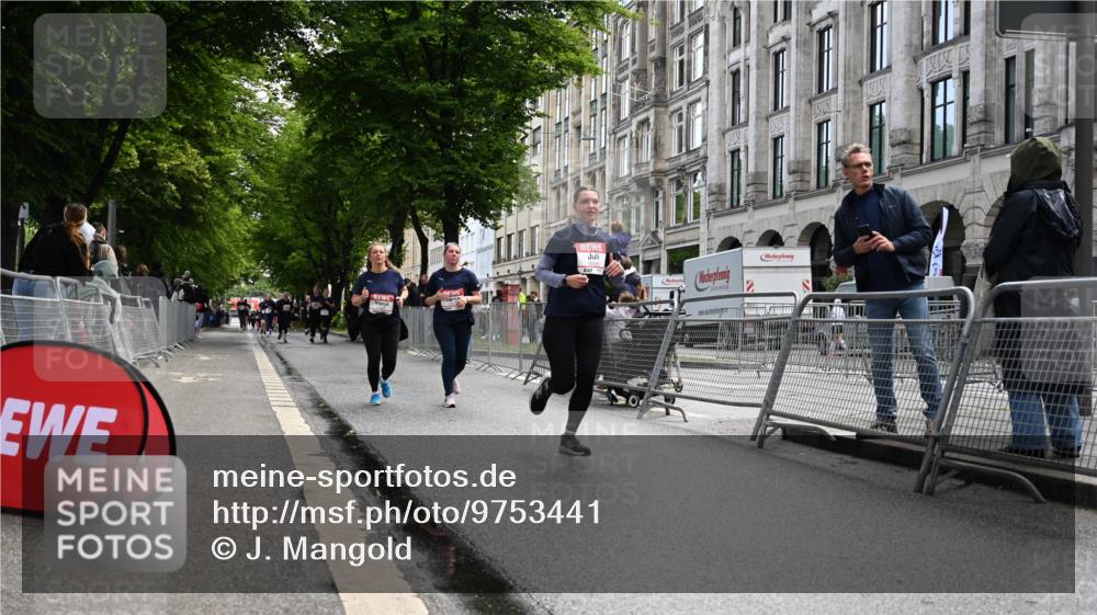 14.06.2026 - REWE Women's Run J. Mangold http://msf.ph/oto/9753441 14.06.2026 10:10:33 Ziel 10426, 10460, 10503, 10591, 11170 meine-sportfotos.de