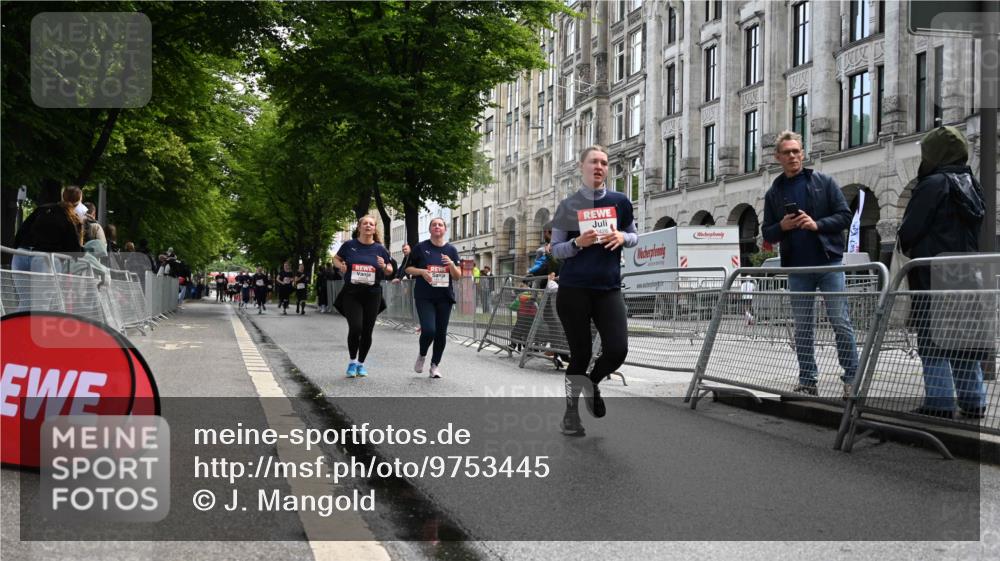 14.06.2026 - REWE Women's Run J. Mangold http://msf.ph/oto/9753445 14.06.2026 10:10:34 Ziel 10426, 10460, 10503, 10591, 11170 meine-sportfotos.de