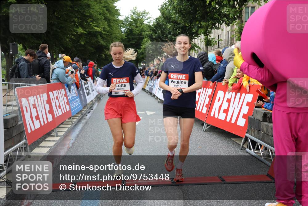 14.06.2026 - REWE Women's Run Strokosch-Dieckow http://msf.ph/oto/9753448 14.06.2026 09:48:51 Ziel 10215, 10266, 10407, 10642, 10929, 11141 meine-sportfotos.de