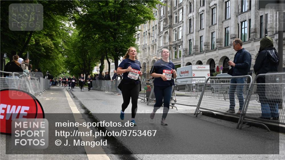 14.06.2026 - REWE Women's Run J. Mangold http://msf.ph/oto/9753467 14.06.2026 10:10:36 Ziel 10426, 10503, 11170 meine-sportfotos.de