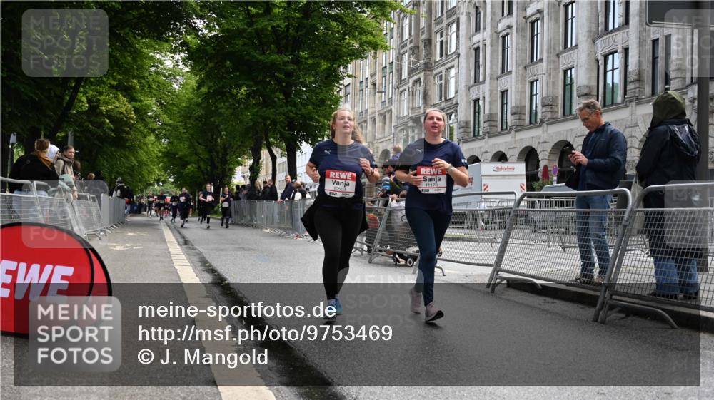 14.06.2026 - REWE Women's Run J. Mangold http://msf.ph/oto/9753469 14.06.2026 10:10:36 Ziel 10426, 10503, 11170 meine-sportfotos.de