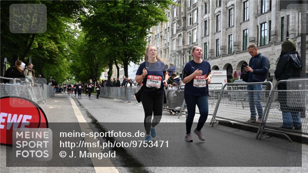14.06.2026 - REWE Women's Run J. Mangold http://msf.ph/oto/9753471 14.06.2026 10:10:36 Ziel 10426, 10503, 11170 meine-sportfotos.de