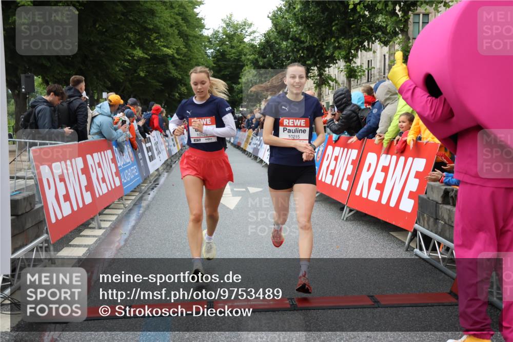 14.06.2026 - REWE Women's Run Strokosch-Dieckow http://msf.ph/oto/9753489 14.06.2026 09:48:51 Ziel 10215, 10266, 10407, 10642, 10929, 11141 meine-sportfotos.de