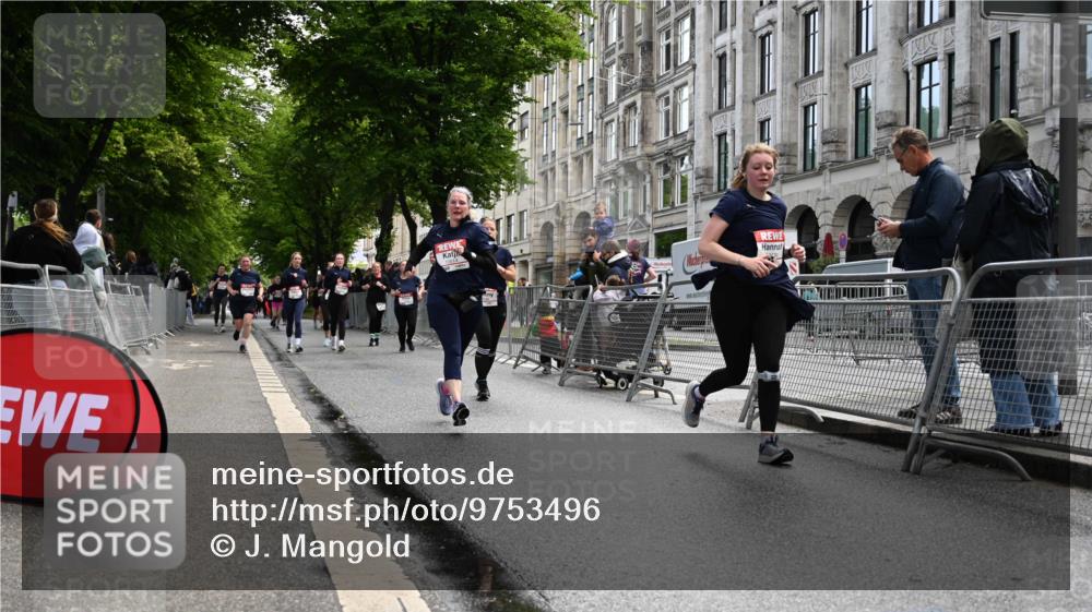 14.06.2026 - REWE Women's Run J. Mangold http://msf.ph/oto/9753496 14.06.2026 10:10:45 Ziel 10140, 10499, 10514, 10834 meine-sportfotos.de