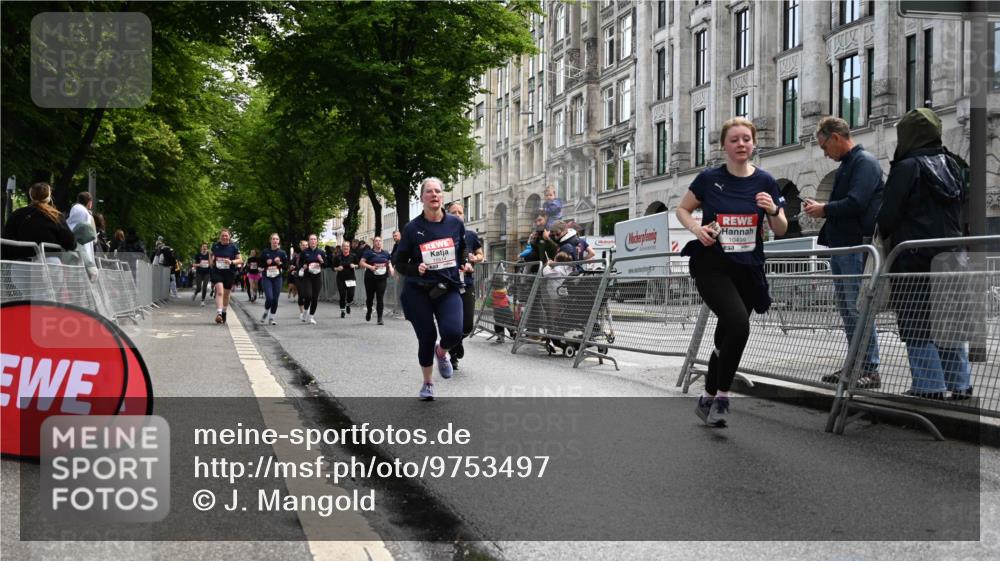 14.06.2026 - REWE Women's Run J. Mangold http://msf.ph/oto/9753497 14.06.2026 10:10:45 Ziel 10140, 10499, 10514, 10834 meine-sportfotos.de