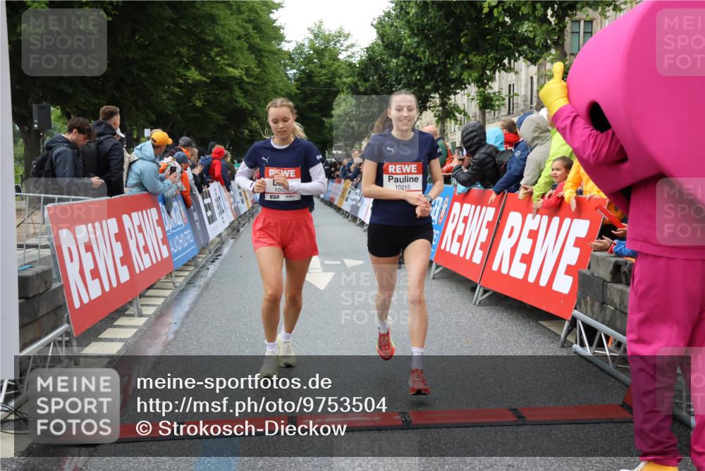 14.06.2026 - REWE Women's Run Strokosch-Dieckow http://msf.ph/oto/9753504 14.06.2026 09:48:51 Ziel 10215, 10266, 10407, 10642, 10929, 11141 meine-sportfotos.de