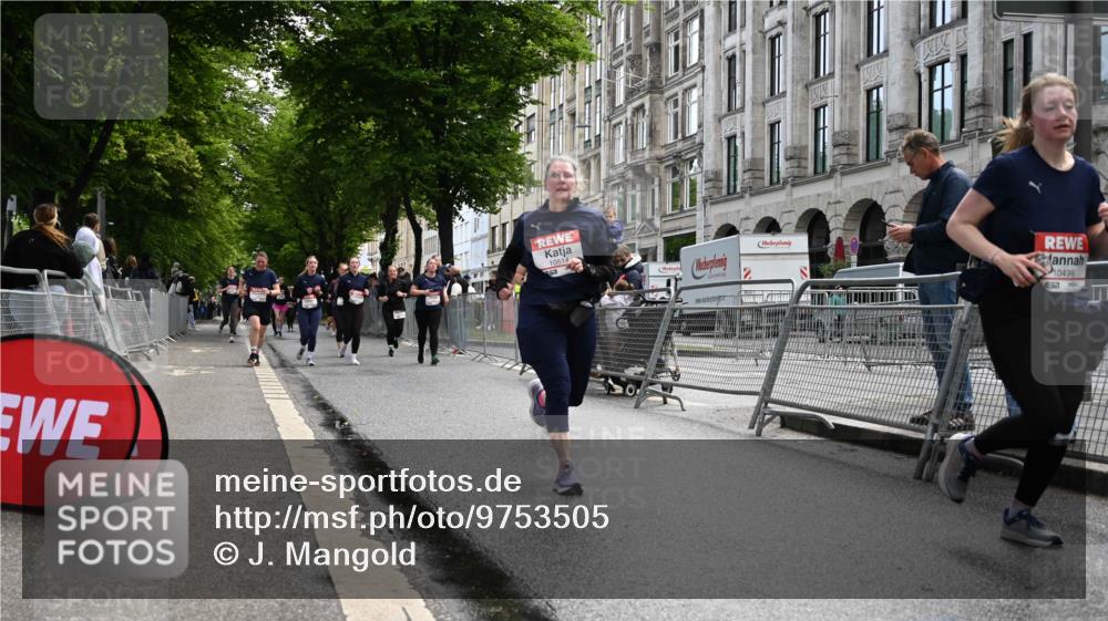 14.06.2026 - REWE Women's Run J. Mangold http://msf.ph/oto/9753505 14.06.2026 10:10:46 Ziel 10140, 10499, 10514, 10821, 10834, 10985, 11124 meine-sportfotos.de