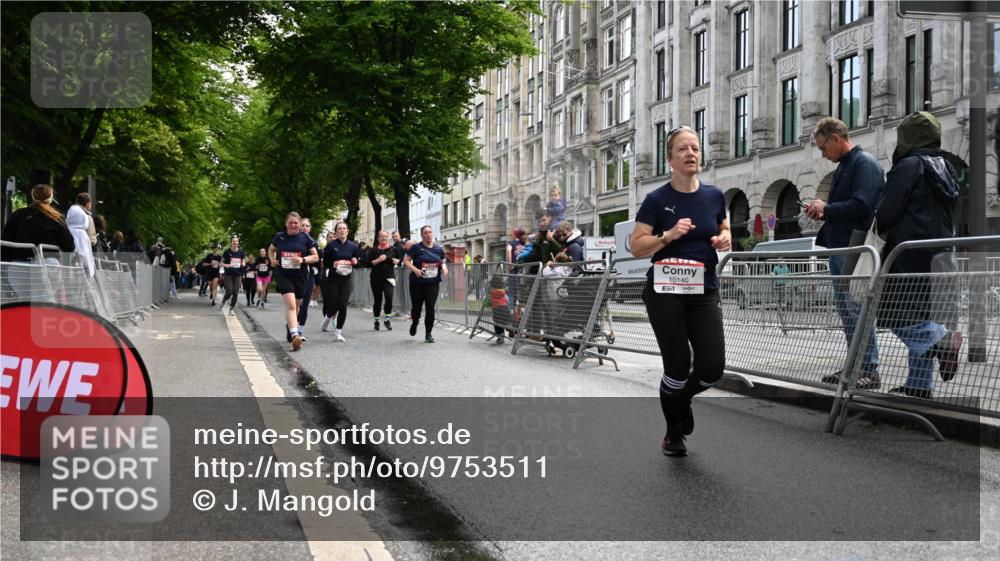 14.06.2026 - REWE Women's Run J. Mangold http://msf.ph/oto/9753511 14.06.2026 10:10:47 Ziel 10140, 10499, 10514, 10821, 10834, 10985, 11124, 11328, 11450, 11451 meine-sportfotos.de