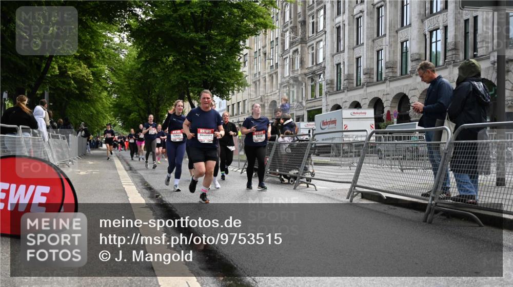 14.06.2026 - REWE Women's Run J. Mangold http://msf.ph/oto/9753515 14.06.2026 10:10:49 Ziel 10140, 10499, 10514, 10821, 10834, 10985, 11124, 11328, 11450, 11451 meine-sportfotos.de