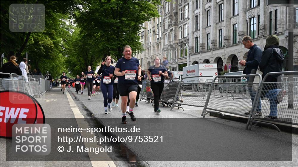 14.06.2026 - REWE Women's Run J. Mangold http://msf.ph/oto/9753521 14.06.2026 10:10:49 Ziel 10140, 10499, 10514, 10821, 10834, 10985, 11124, 11328, 11450, 11451 meine-sportfotos.de