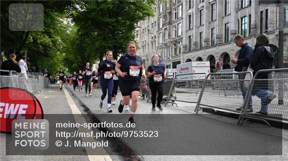 14.06.2026 - REWE Women's Run J. Mangold http://msf.ph/oto/9753523 14.06.2026 10:10:50 Ziel 10140, 10514, 10821, 10834, 10985, 11124, 11328, 11450, 11451 meine-sportfotos.de
