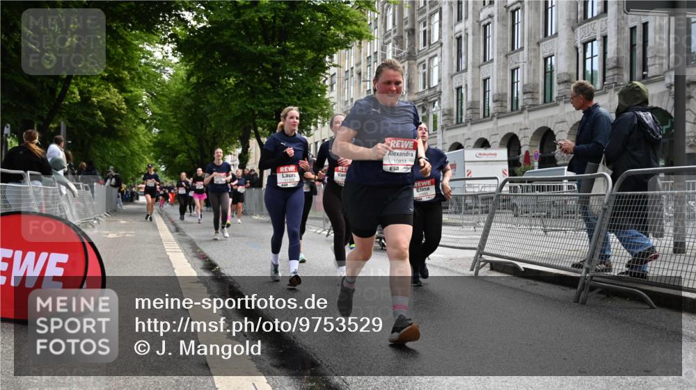14.06.2026 - REWE Women's Run J. Mangold http://msf.ph/oto/9753529 14.06.2026 10:10:50 Ziel 10140, 10514, 10821, 10834, 10985, 11124, 11328, 11450, 11451 meine-sportfotos.de