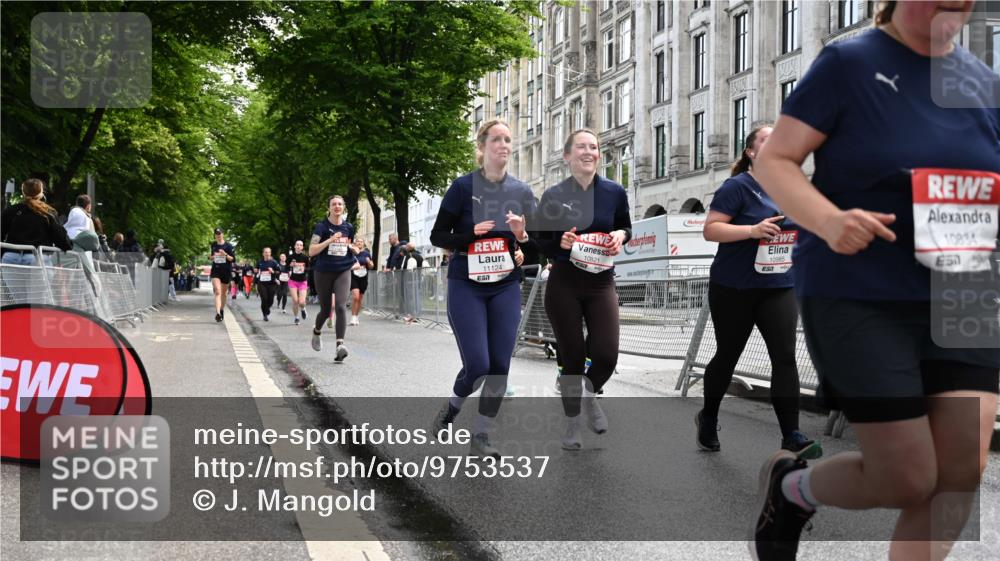 14.06.2026 - REWE Women's Run J. Mangold http://msf.ph/oto/9753537 14.06.2026 10:10:51 Ziel 10111, 10140, 10429, 10468, 10821, 10834, 10985, 11124, 11328, 11450, 11451 meine-sportfotos.de