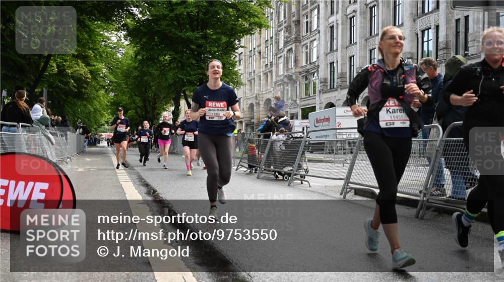 14.06.2026 - REWE Women's Run J. Mangold http://msf.ph/oto/9753550 14.06.2026 10:10:53 Ziel 10053, 10111, 10406, 10429, 10468, 10821, 10834, 10985, 11124, 11328, 11450, 11451, 11500 meine-sportfotos.de
