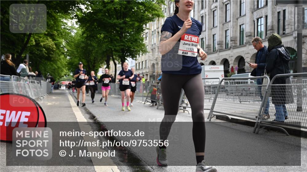 14.06.2026 - REWE Women's Run J. Mangold http://msf.ph/oto/9753556 14.06.2026 10:10:54 Ziel 10053, 10111, 10406, 10429, 10468, 10821, 10834, 10985, 11124, 11328, 11450, 11451, 11500 meine-sportfotos.de