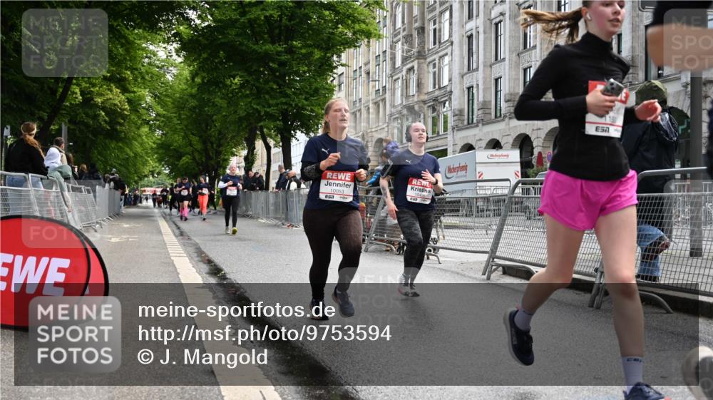 14.06.2026 - REWE Women's Run J. Mangold http://msf.ph/oto/9753594 14.06.2026 10:10:58 Ziel 10053, 10111, 10406, 10429, 10468, 11217, 11500 meine-sportfotos.de
