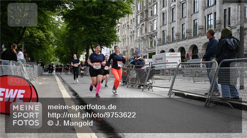 14.06.2026 - REWE Women's Run J. Mangold http://msf.ph/oto/9753622 14.06.2026 10:11:06 Ziel 10258, 10606, 10690, 10955, 11217, 11355 meine-sportfotos.de