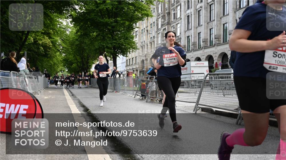 14.06.2026 - REWE Women's Run J. Mangold http://msf.ph/oto/9753639 14.06.2026 10:11:08 Ziel 10258, 10606, 10690, 10955, 11217, 11355 meine-sportfotos.de