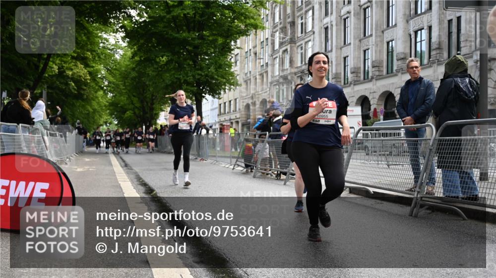 14.06.2026 - REWE Women's Run J. Mangold http://msf.ph/oto/9753641 14.06.2026 10:11:08 Ziel 10258, 10606, 10690, 10955, 11217, 11355 meine-sportfotos.de