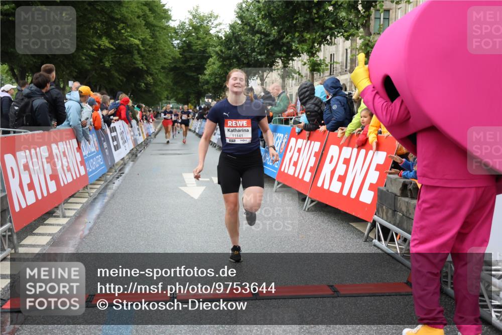 14.06.2026 - REWE Women's Run Strokosch-Dieckow http://msf.ph/oto/9753644 14.06.2026 09:48:43 Ziel 10115, 11141, 11529, 11530 meine-sportfotos.de