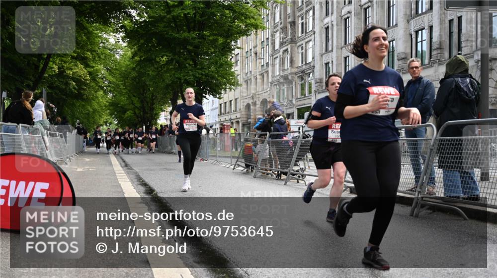 14.06.2026 - REWE Women's Run J. Mangold http://msf.ph/oto/9753645 14.06.2026 10:11:08 Ziel 10258, 10606, 10690, 10955, 11217, 11355 meine-sportfotos.de