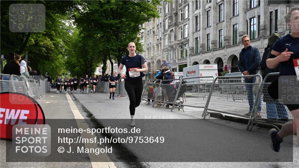 14.06.2026 - REWE Women's Run J. Mangold http://msf.ph/oto/9753649 14.06.2026 10:11:09 Ziel 10258, 10606, 10690, 10955, 11355 meine-sportfotos.de