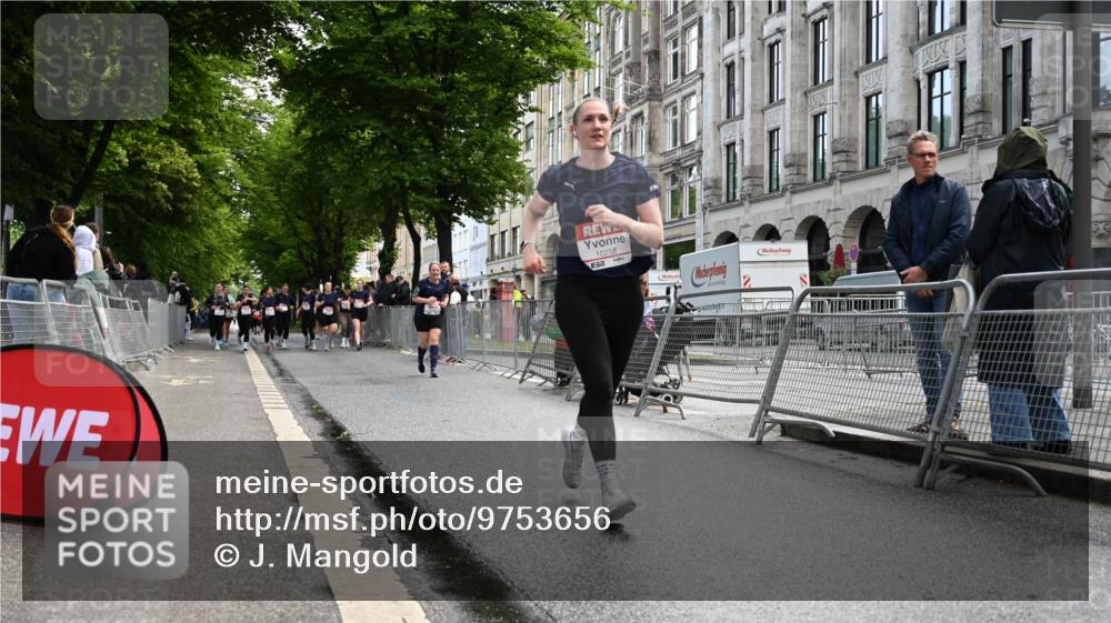 14.06.2026 - REWE Women's Run J. Mangold http://msf.ph/oto/9753656 14.06.2026 10:11:10 Ziel 10258, 10606, 10690, 10955, 11355 meine-sportfotos.de