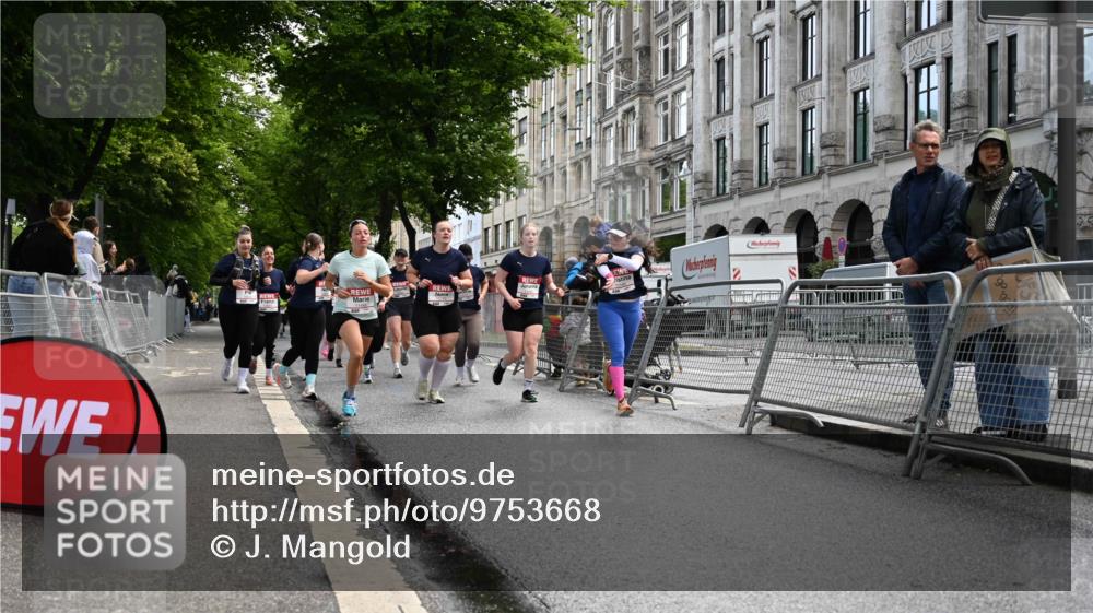 14.06.2026 - REWE Women's Run J. Mangold http://msf.ph/oto/9753668 14.06.2026 10:11:17 Ziel 10001, 10002, 10003, 10004, 10005, 10137, 10180, 10240, 10254, 10734, 11017, 11260, 11488, 11495 meine-sportfotos.de