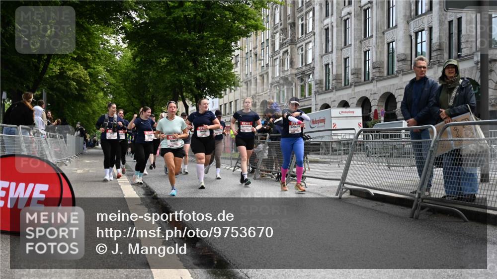 14.06.2026 - REWE Women's Run J. Mangold http://msf.ph/oto/9753670 14.06.2026 10:11:17 Ziel 10001, 10002, 10003, 10004, 10005, 10137, 10180, 10240, 10254, 10734, 11017, 11260, 11488, 11495 meine-sportfotos.de