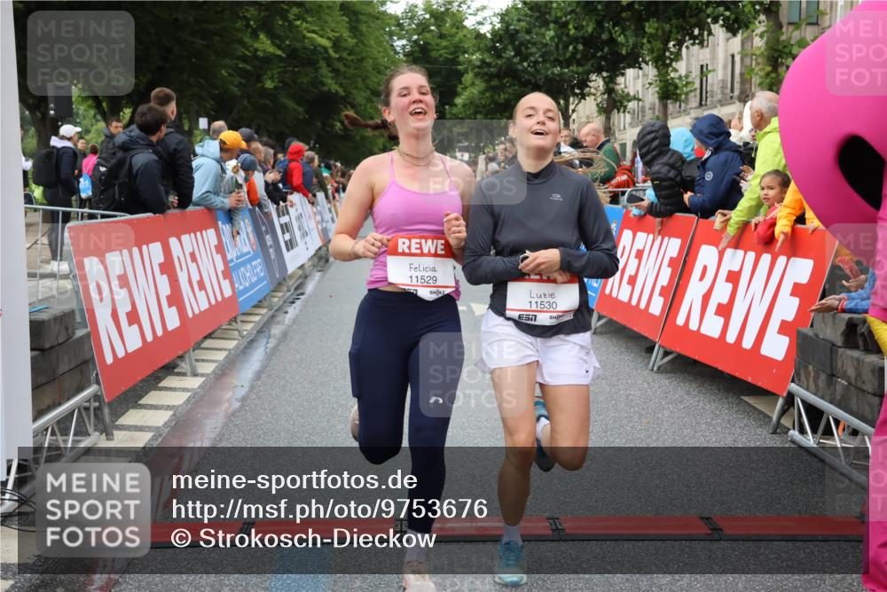 14.06.2026 - REWE Women's Run Strokosch-Dieckow http://msf.ph/oto/9753676 14.06.2026 09:48:38 Ziel 10115, 11351, 11529, 11530 meine-sportfotos.de